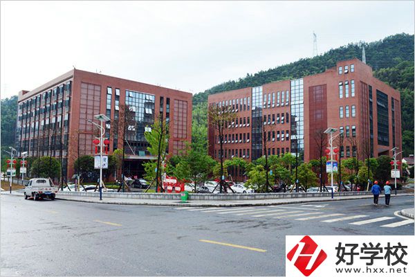 安化縣職業(yè)中專學(xué)校資助體系怎么樣？學(xué)校建設(shè)怎么樣？