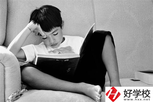 湖南初三男孩不想上學(xué)怎么辦？不參加中考還有書讀嗎？