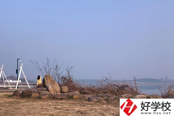 張家界僑輝職業(yè)技術(shù)學(xué)校好不好？辦學(xué)條件有什么特色？